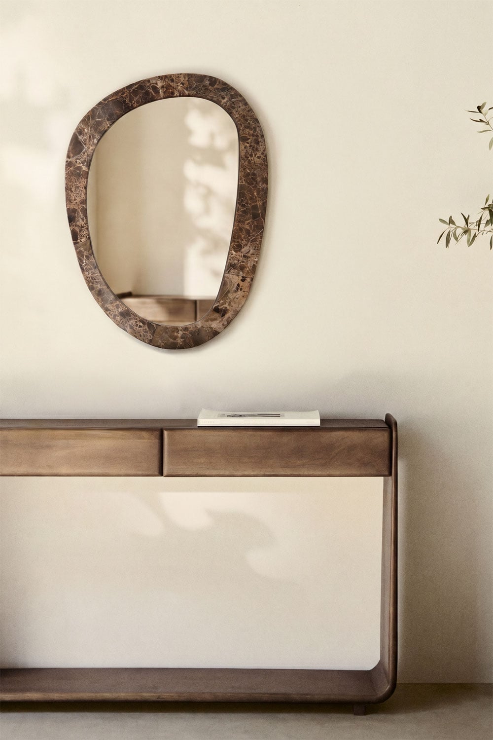 Irregular wall mirror in natural stone Urkiz, gallery image 1
