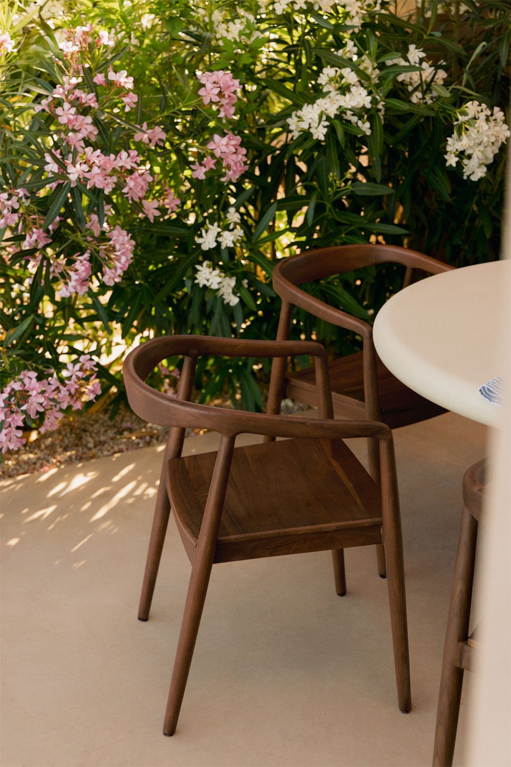 Rokan teak wood garden chair with armrests, gallery image 1
