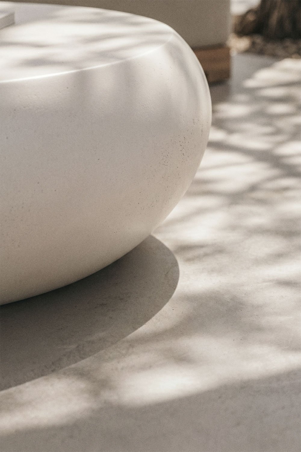 Xaria cement garden coffee table, gallery image 2