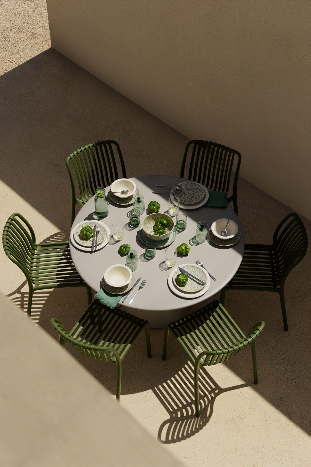 Noemi round Ø120 cm cement garden table, gallery image 1