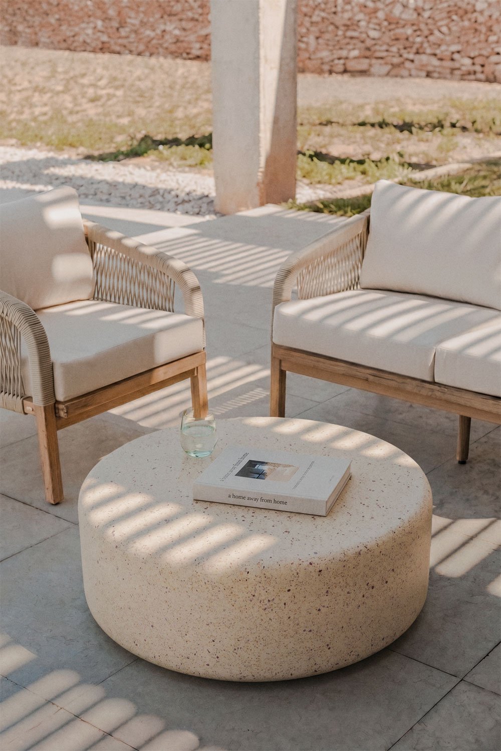 Round Ø90 cm Elyndra cement garden coffee table, gallery image 1