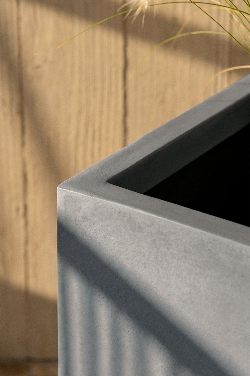 Square outdoor cement planter Lucas, gallery image 2