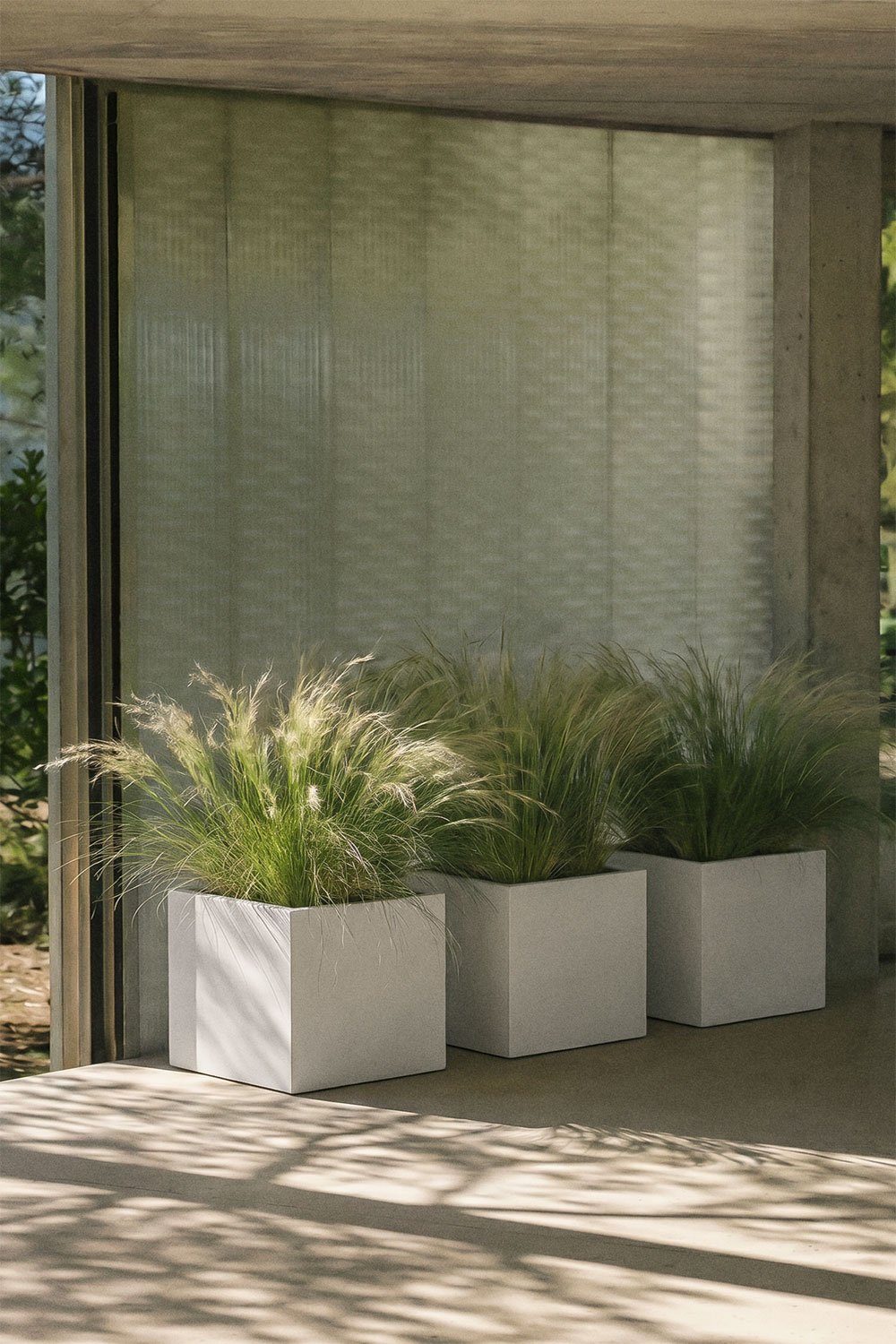 Square outdoor cement planter Lucas, gallery image 1