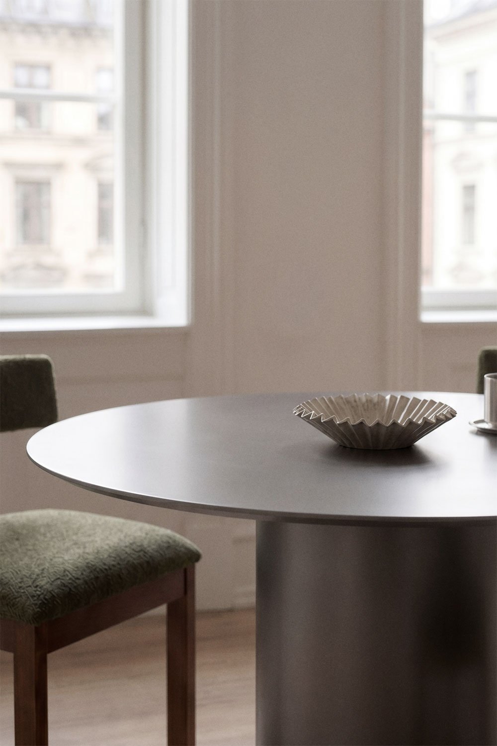 Round dining table Ø120 cm Luceida, gallery image 2