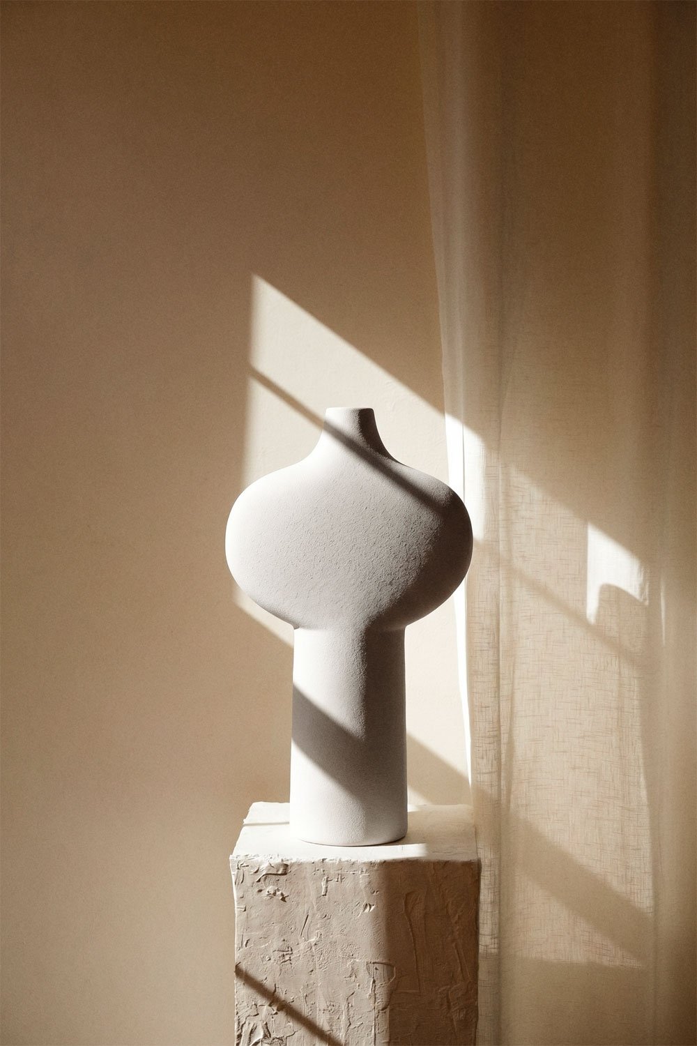 Boal ceramic vase, gallery image 1