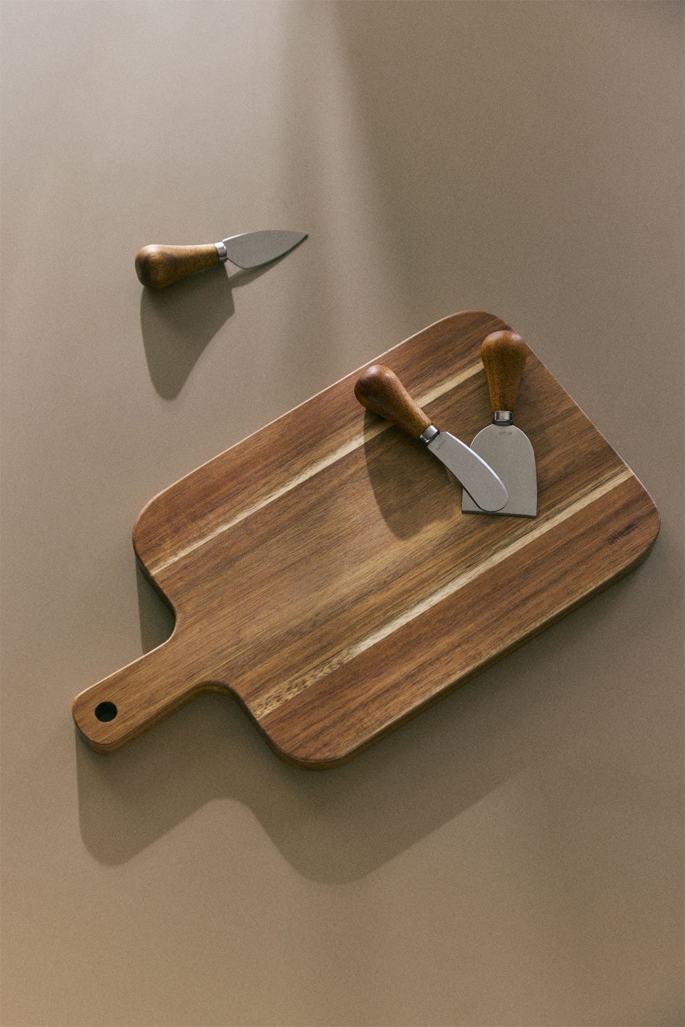 Lumley acacia wood cutting board, gallery image 1