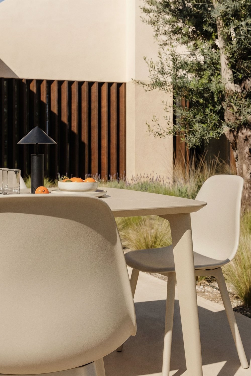 Square garden table 85x85 cm in Scand polypropylene, gallery image 2