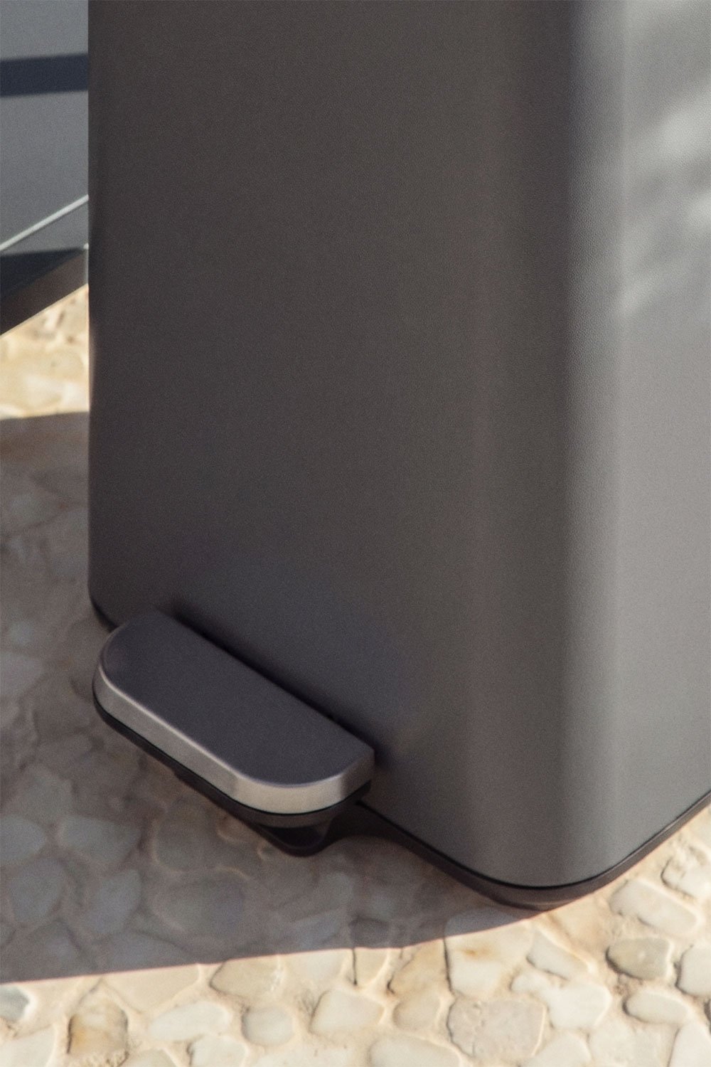 Outdoor pedal bin in Sosuina steel, gallery image 2