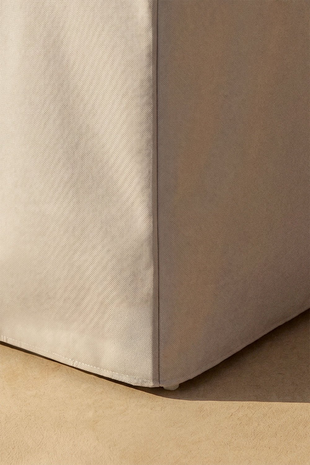 Otley 68x68 cm protective cover for garden chairs, gallery image 2