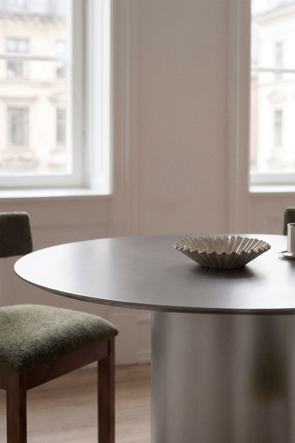 Round dining table Ø120 cm Luceida, gallery image 2