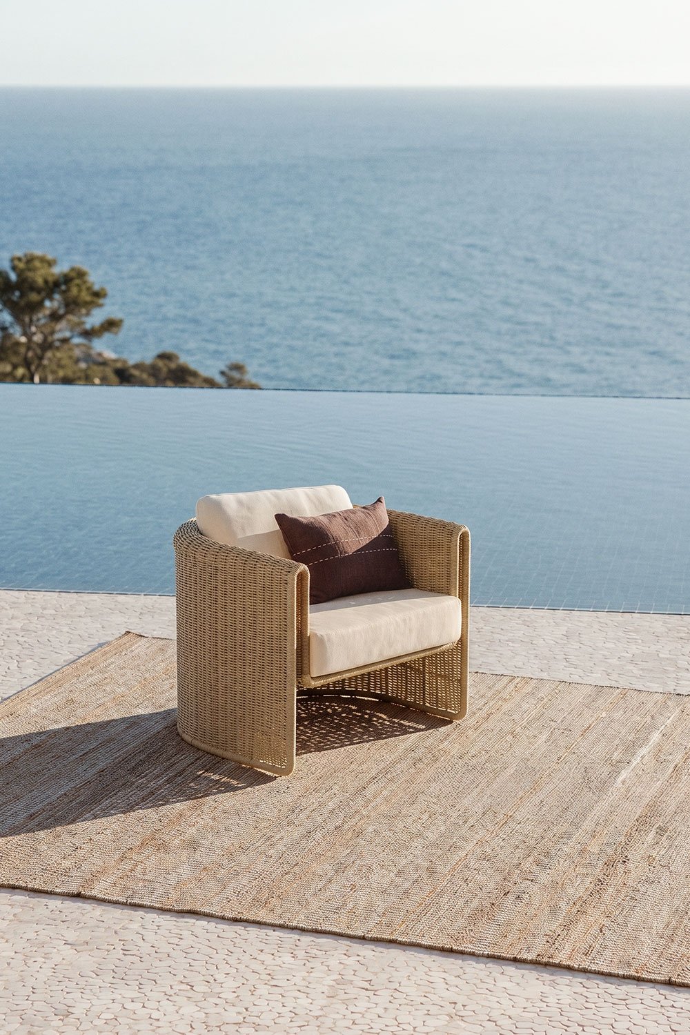 Rectangular outdoor rug in polyethylene Aldonza, gallery image 1