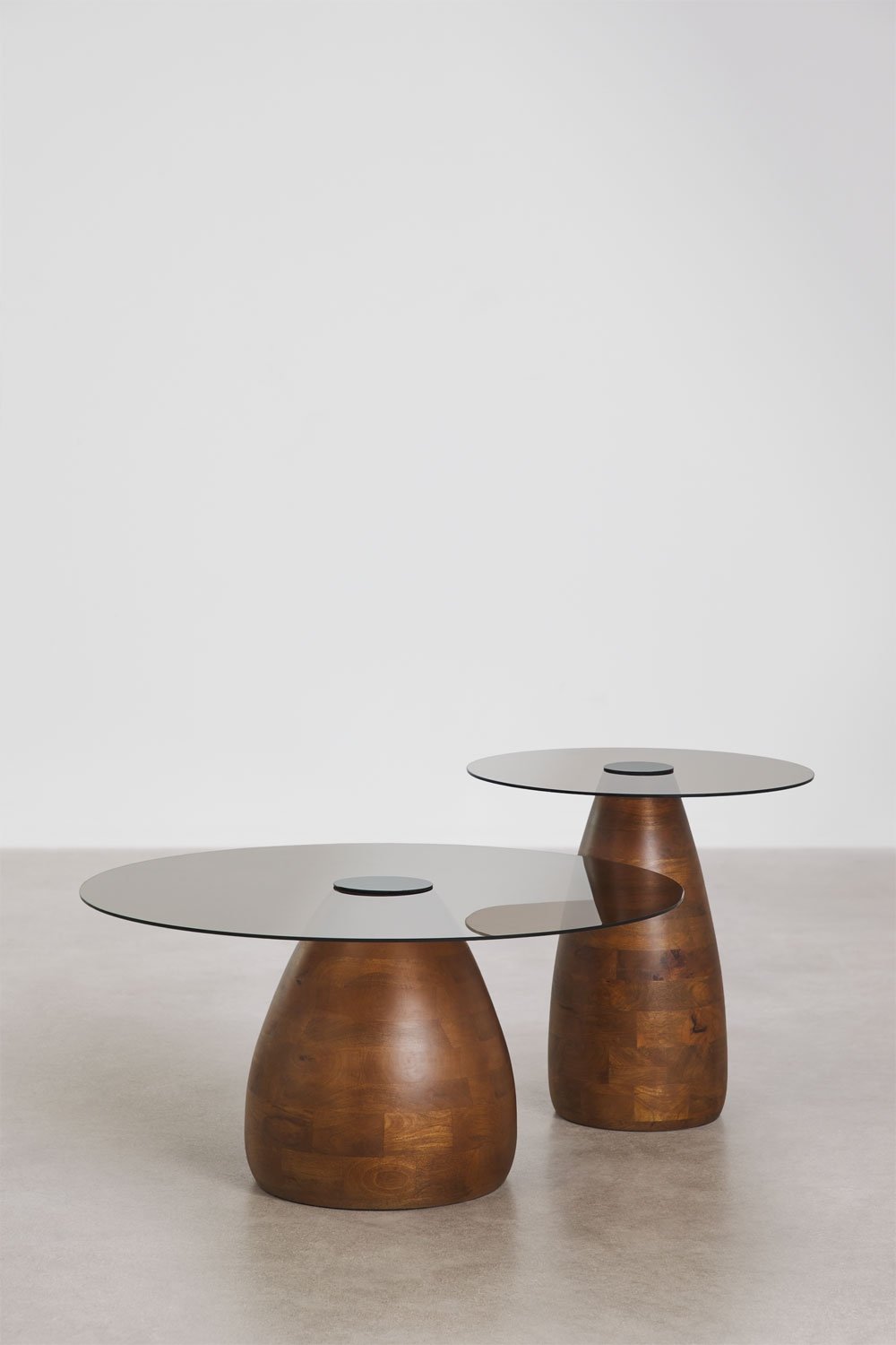 Set of 2 round tempered glass Mariana coffee tables, gallery image 3