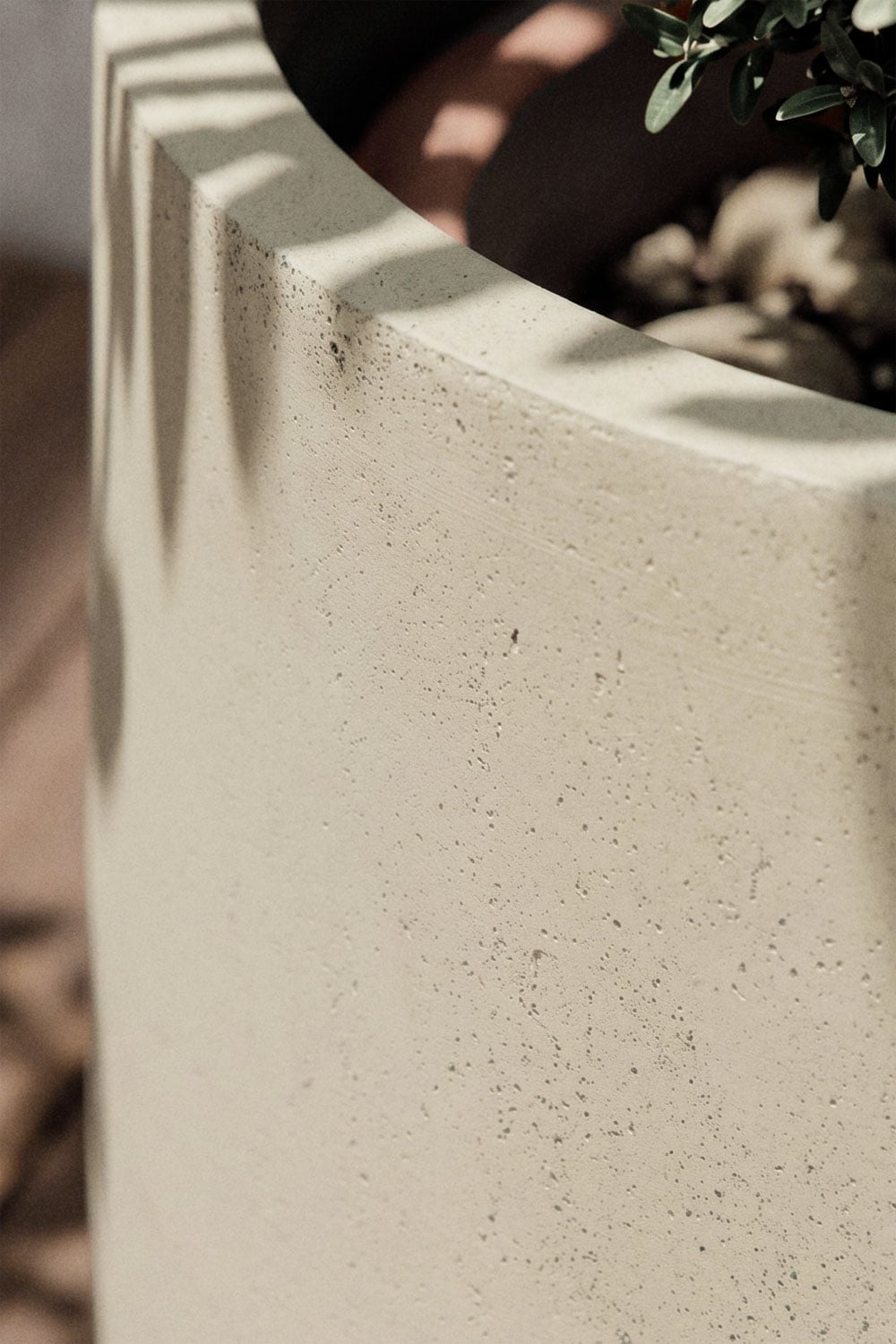 Aurevi outdoor cement planter, gallery image 2