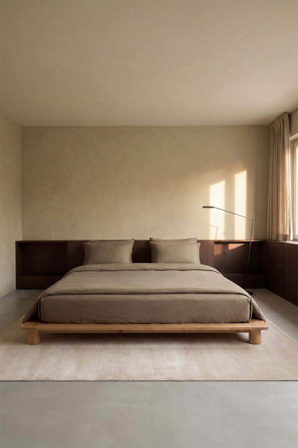 Mariselina mango wood bed, gallery image 1
