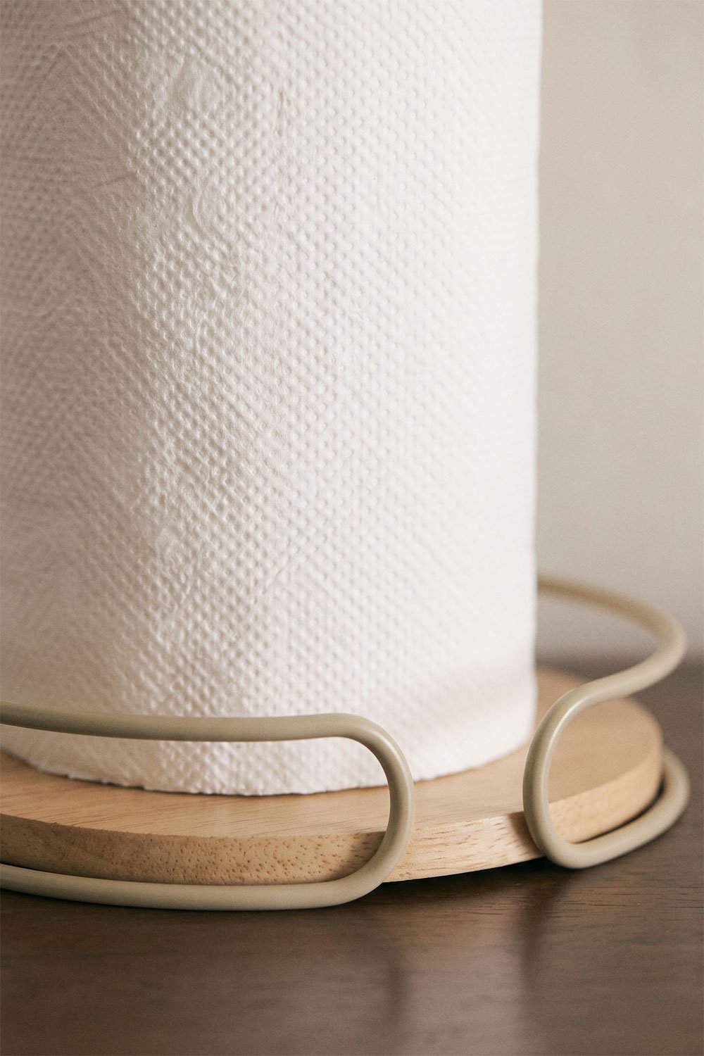 Ekarazi kitchen paper towel holder in iron and wood, gallery image 2