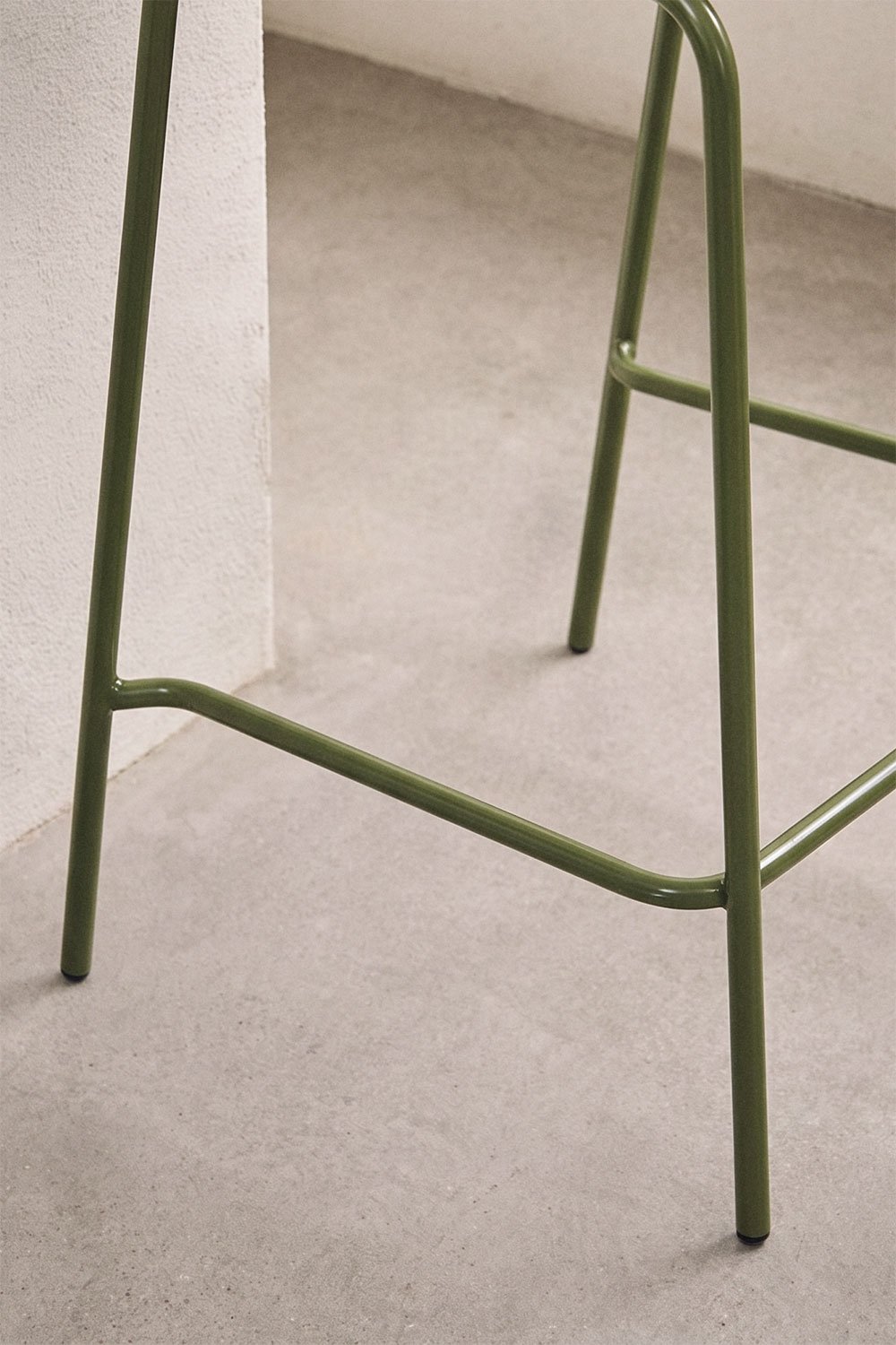 Stackable high garden stool in synthetic rattan Reiven, gallery image 2