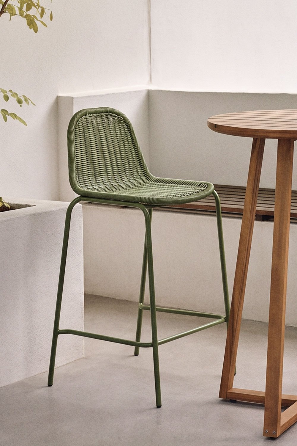 Stackable high garden stool in synthetic rattan Reiven, gallery image 1