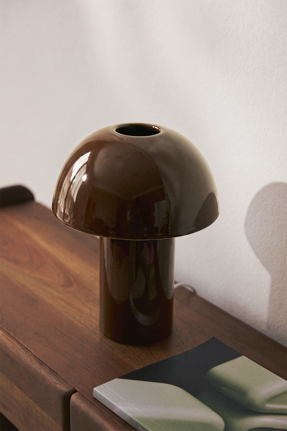 Kisvea ceramic table lamp, gallery image 1