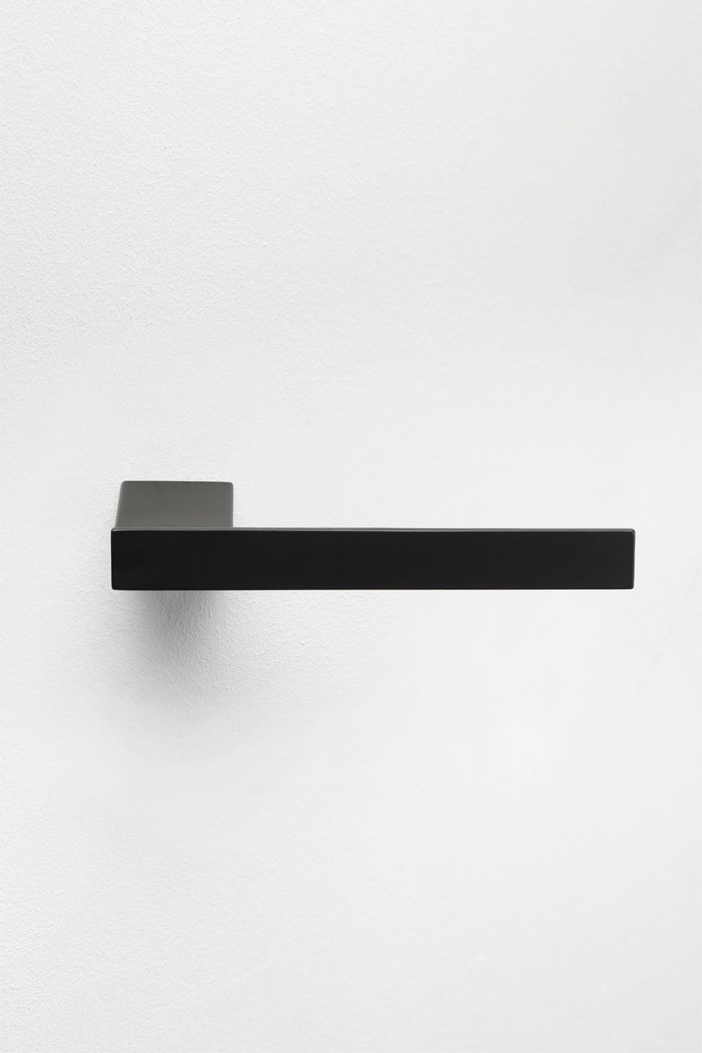 Toilet roll holder in matt black stainless steel Olvam, gallery image 4