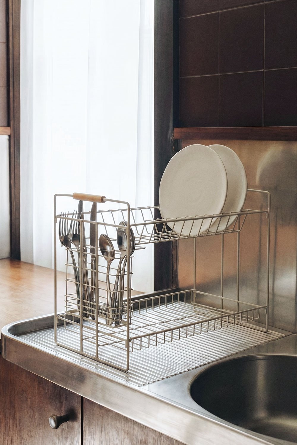 Ainela iron and rubberwood dish drainer, gallery image 1