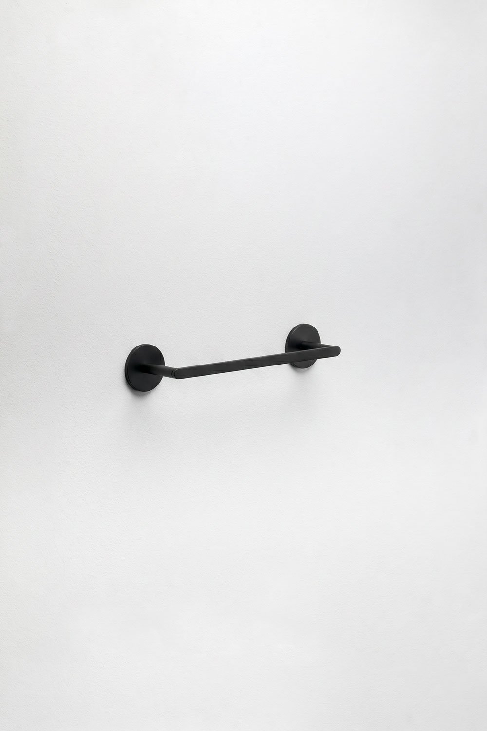Adhesive wall-mounted towel rail with 30 cm bar for bathroom in matt black stainless steel Caldrumi, gallery image 3