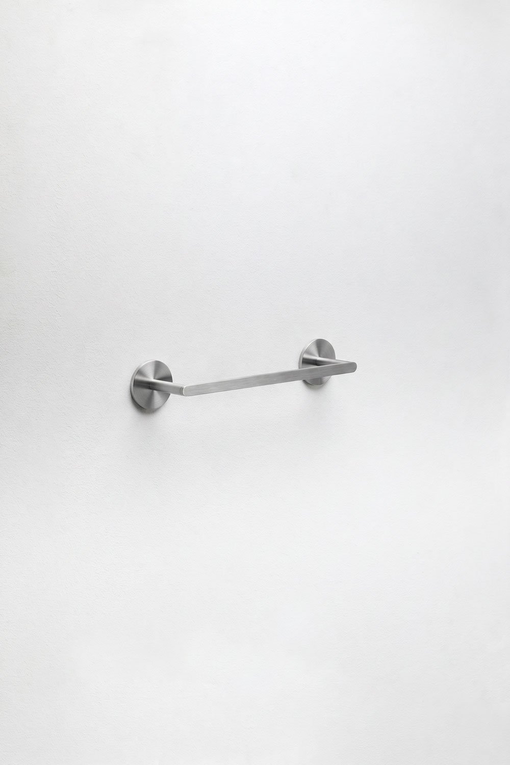 Adhesive wall-mounted towel rail with 30 cm bar for bathroom in brushed grey stainless steel Caldrumi, gallery image 3