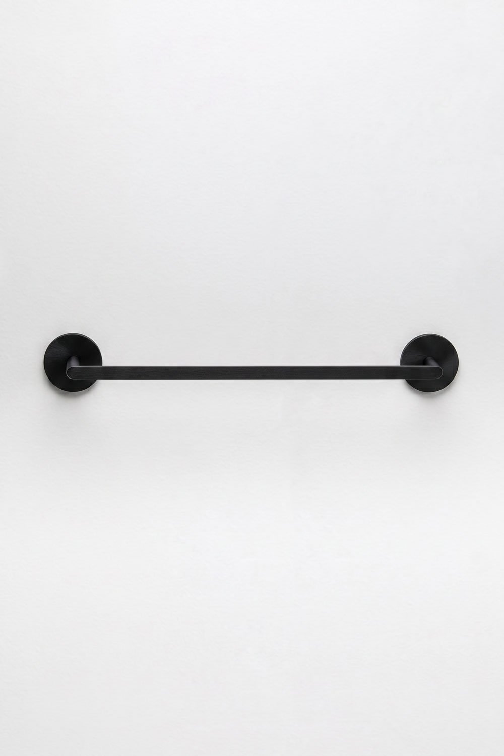 Adhesive wall-mounted towel rail with 60 cm bar for bathroom in matt black stainless steel Caldrumi, gallery image 4