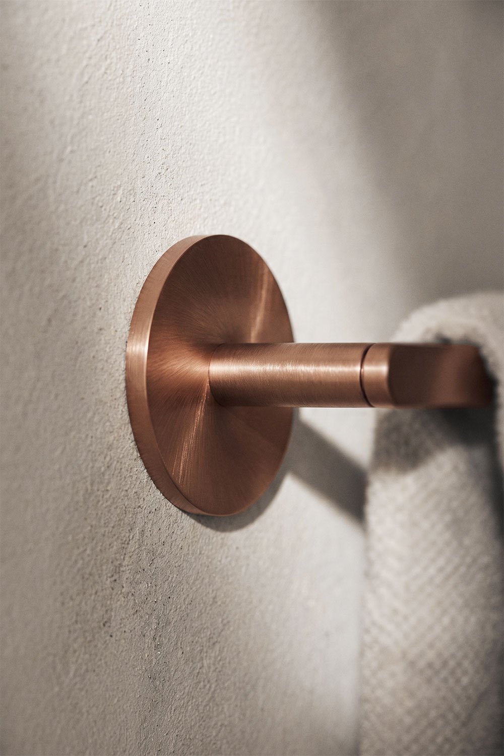 Adhesive wall-mounted towel rail with 60 cm bar for bathroom in rose gold stainless steel Caldrumi, gallery image 2
