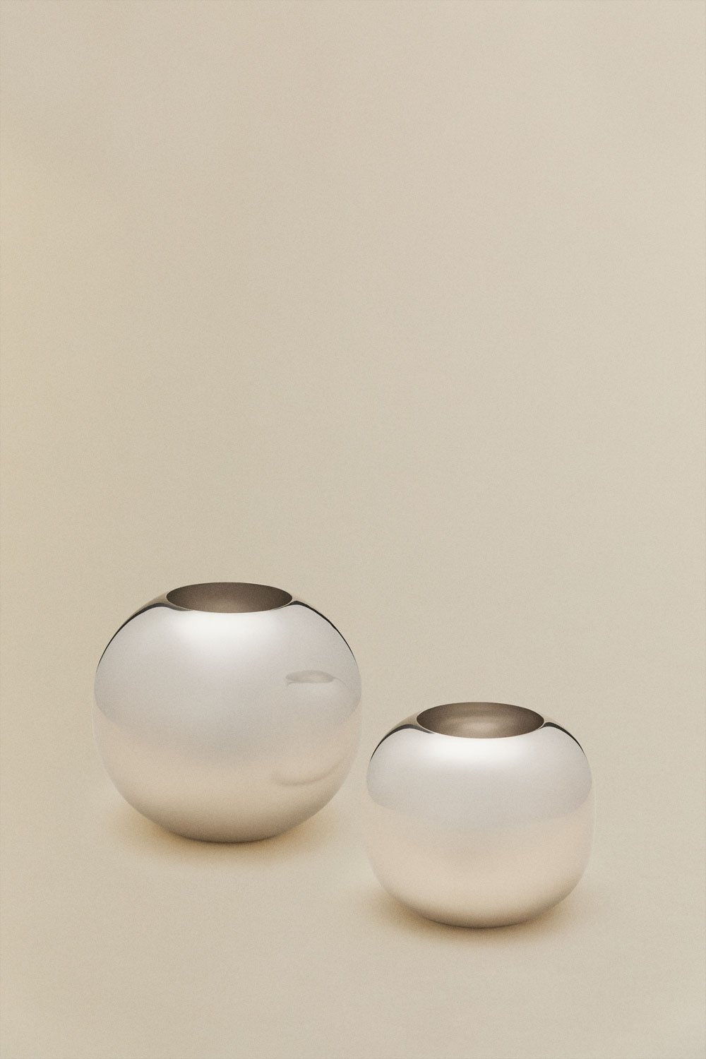 Set of 2 Brania steel vases, gallery image 3