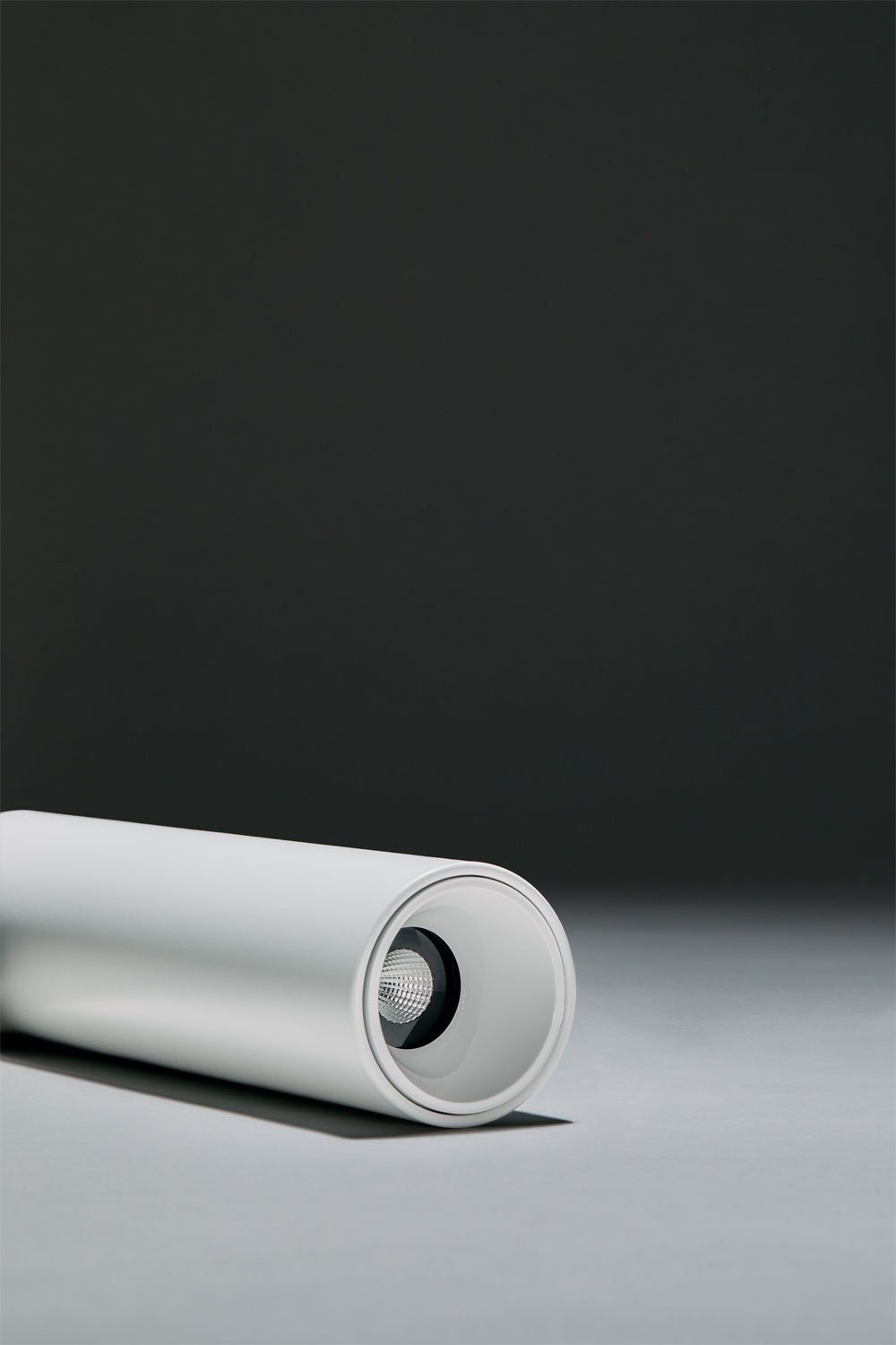 Round Ø4 cm surface-mounted LED ceiling light in aluminum Orelva, imagen de galeria 3