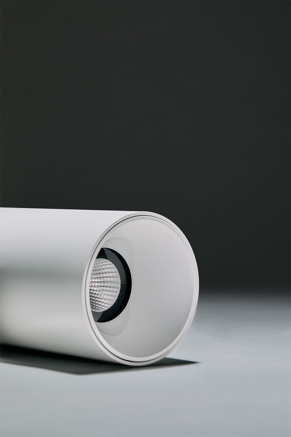 Round Ø7.2 cm surface-mounted LED ceiling light in Orelva aluminum, imagen de galeria 3