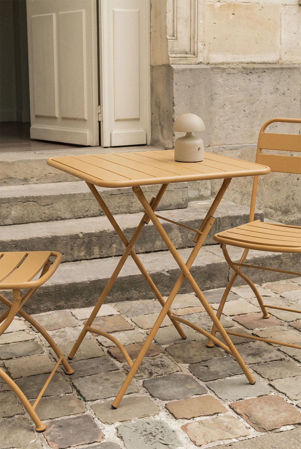 Square 60x60 cm table set with 2 folding garden chairs in steel Janti, gallery image 2