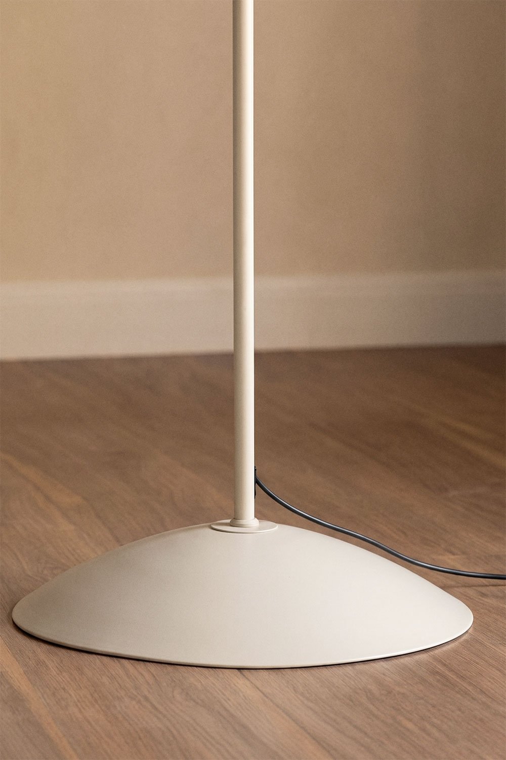 Lomira iron floor lamp, gallery image 2