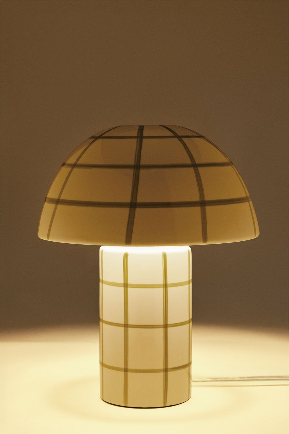 Kisvea ceramic table lamp, gallery image 4