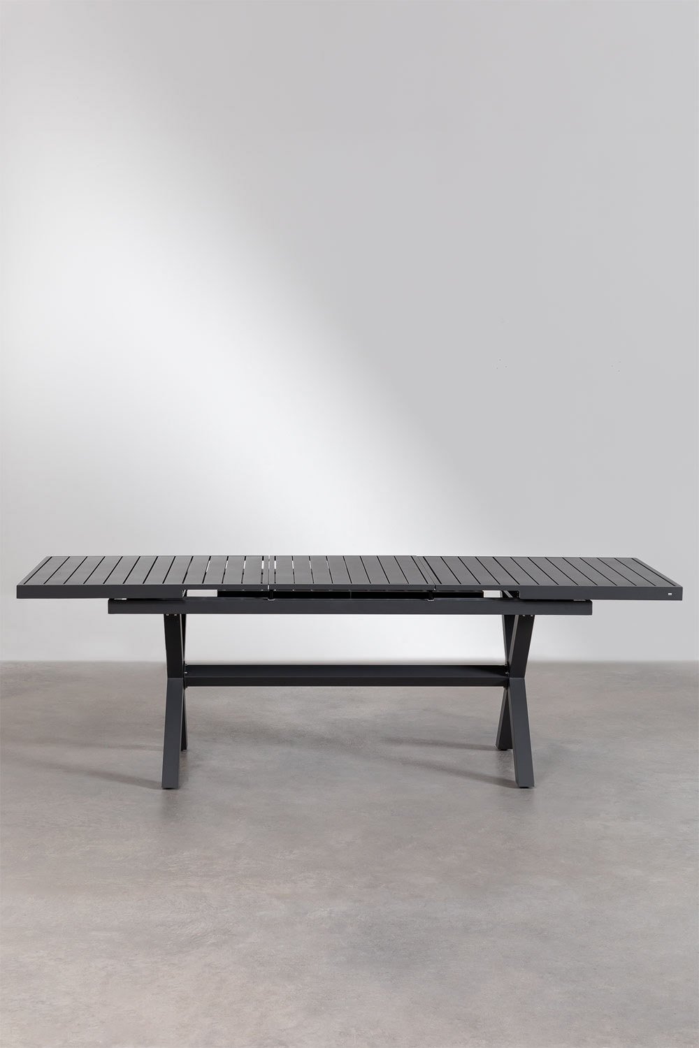 Rectangular extendable dining table in aluminum Karena, gallery image 4