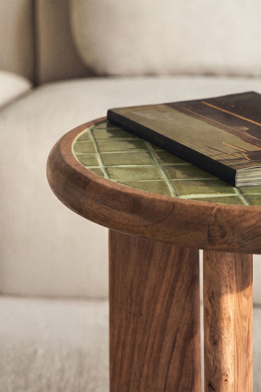 Round side table Ø40 cm in acacia wood and Aitana tiles, gallery image 2