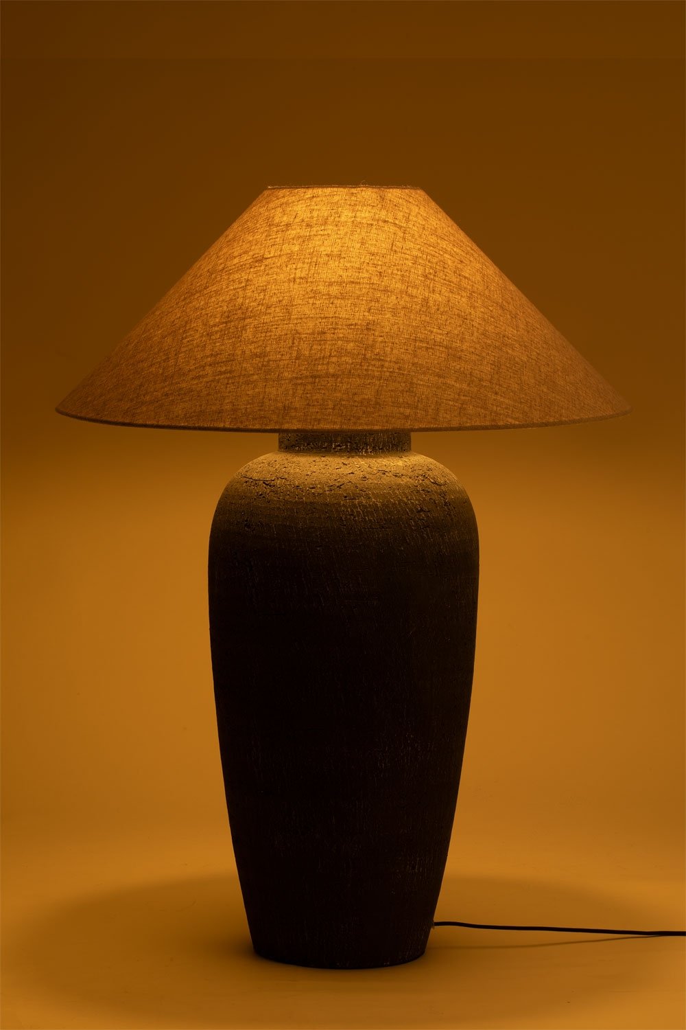 Selivan table lamp in linen and fiberglass, gallery image 4