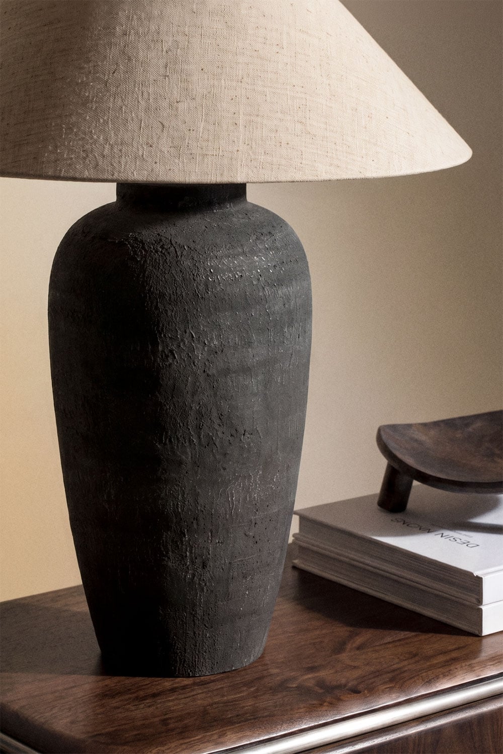 Selivan table lamp in linen and fiberglass, gallery image 2