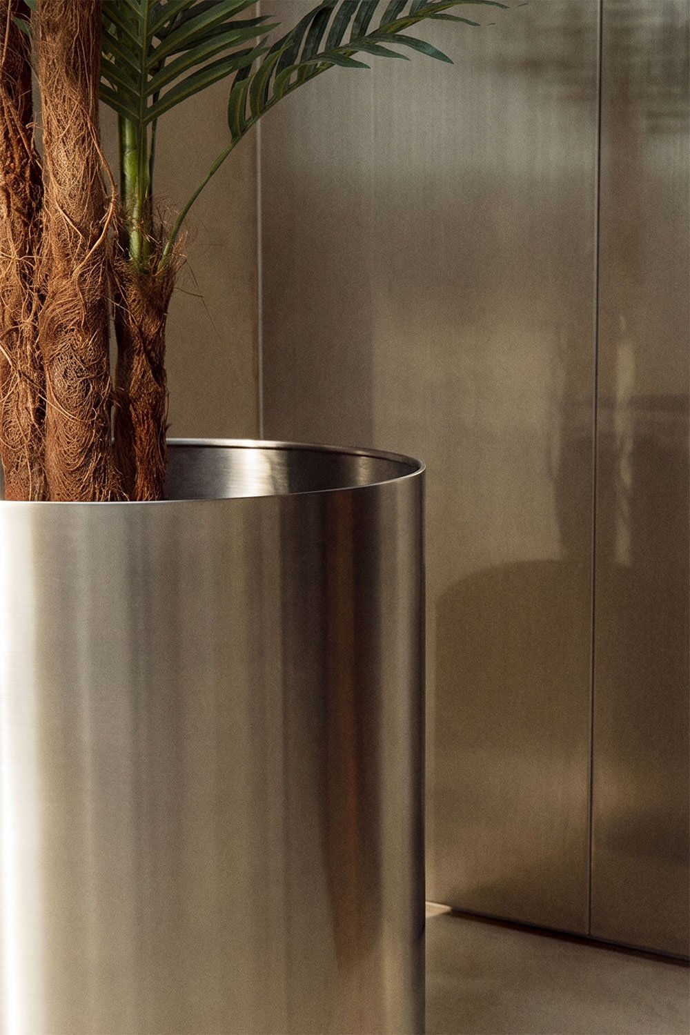 Auraia round stainless steel planter, gallery image 2