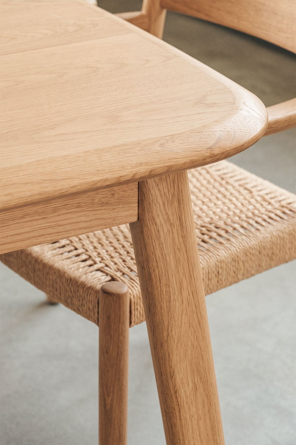 Treveris extendable dining table set 220-320x95 cm and 8 dining chairs in oak wood and braided rope Mara, gallery image 2