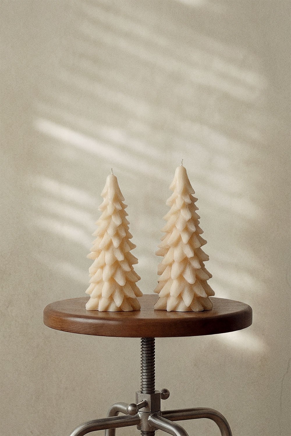 Set of 2 Eldor Christmas decorative candles, gallery image 1