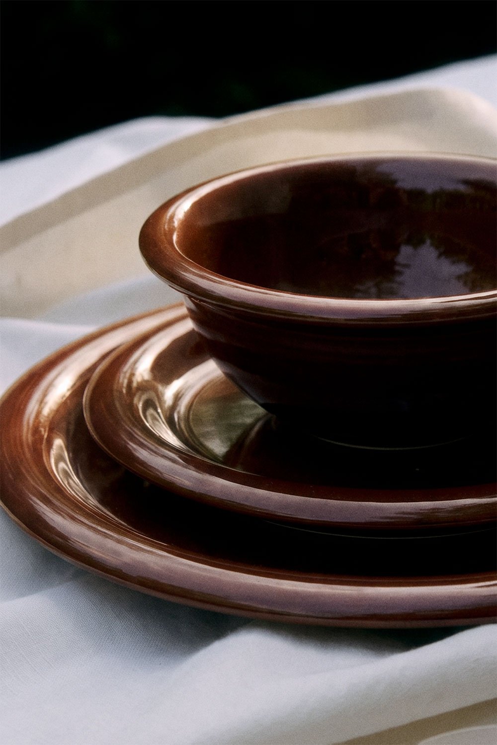 12-piece dinnerware set in new bone china Rylvane, gallery image 2
