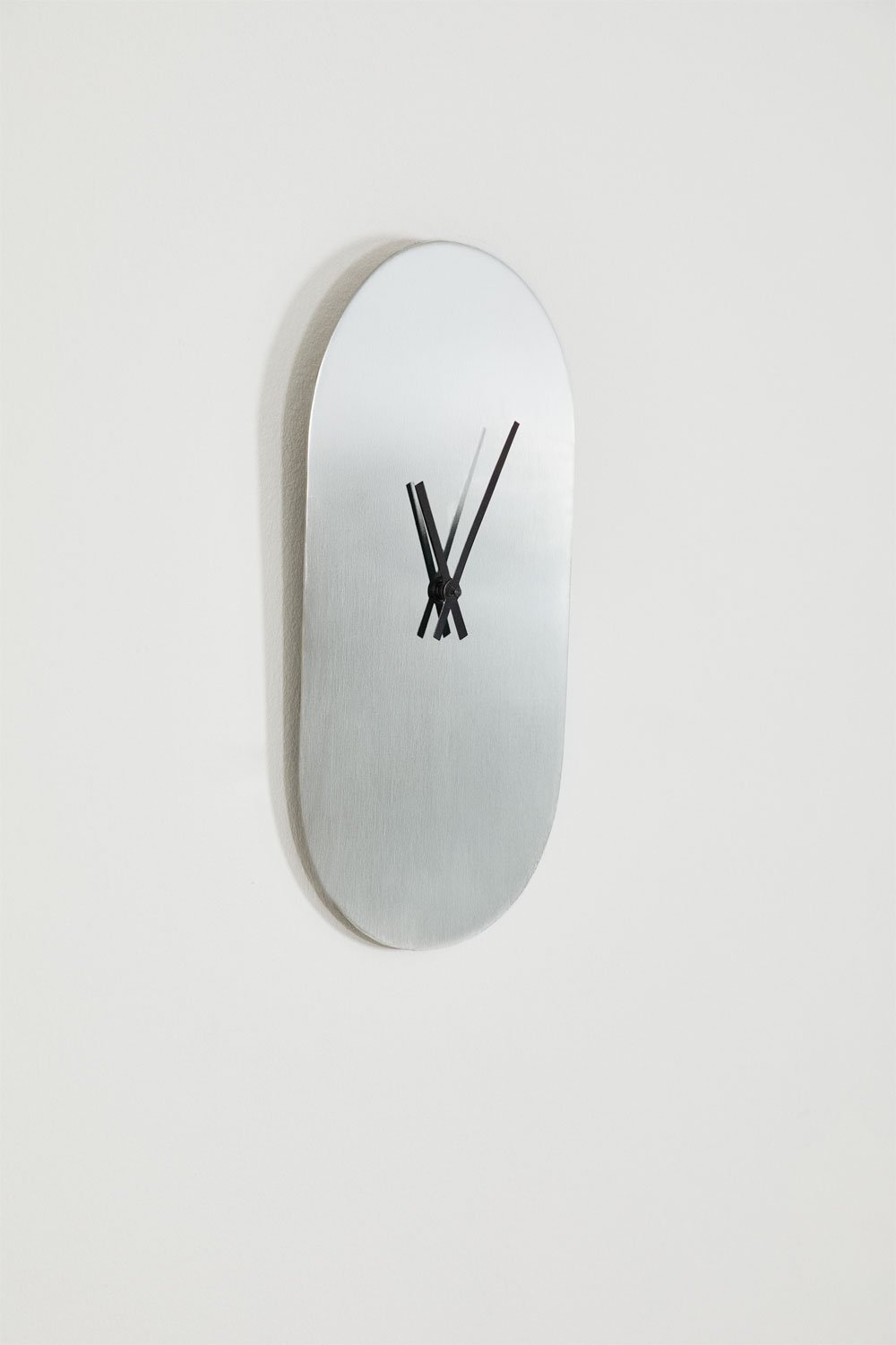 Oval wall clock 35x20 cm in stainless steel Daffiel, gallery image 4
