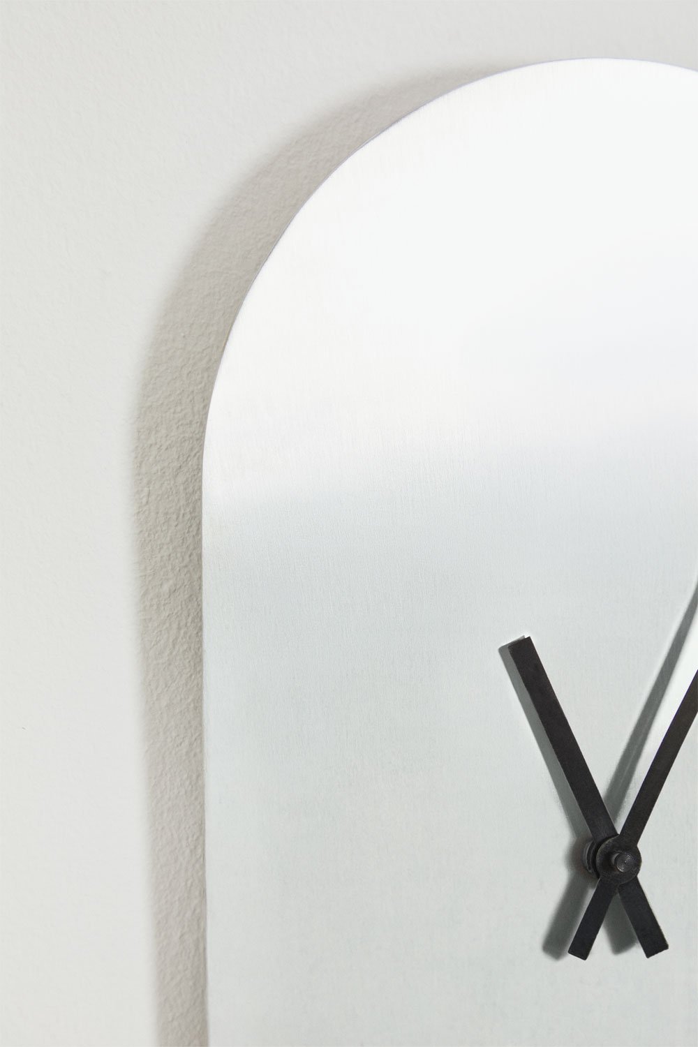 Oval wall clock 35x20 cm in stainless steel Daffiel, gallery image 5