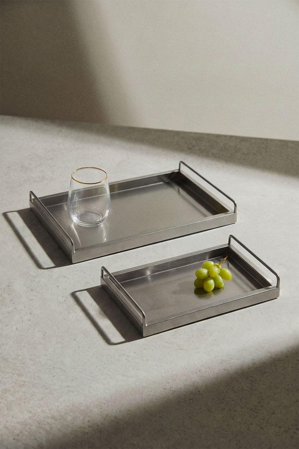 Set of 2 decorative trays in stainless steel Wimeli, gallery image 1