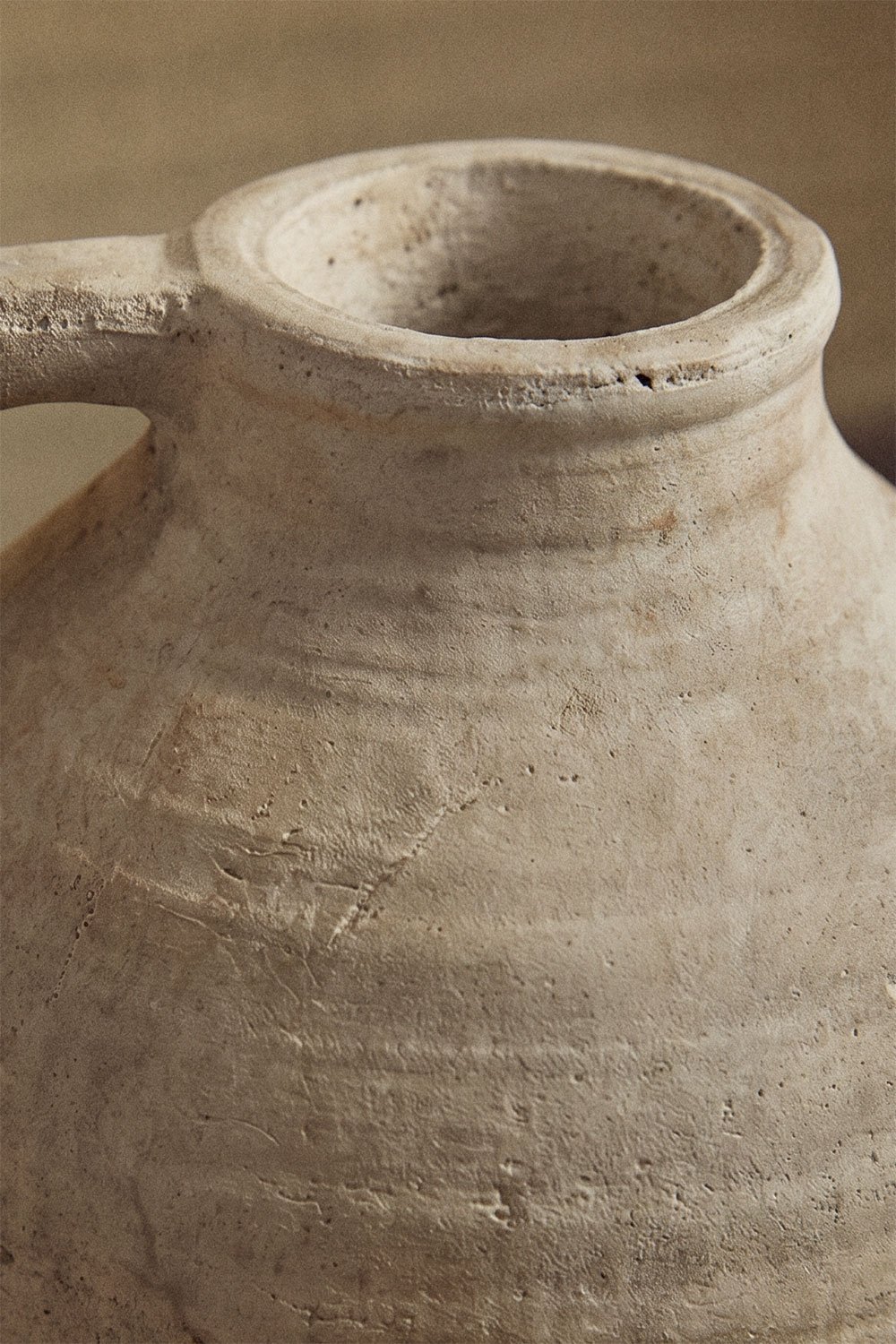 Decorative terracotta vase Dariam, gallery image 2
