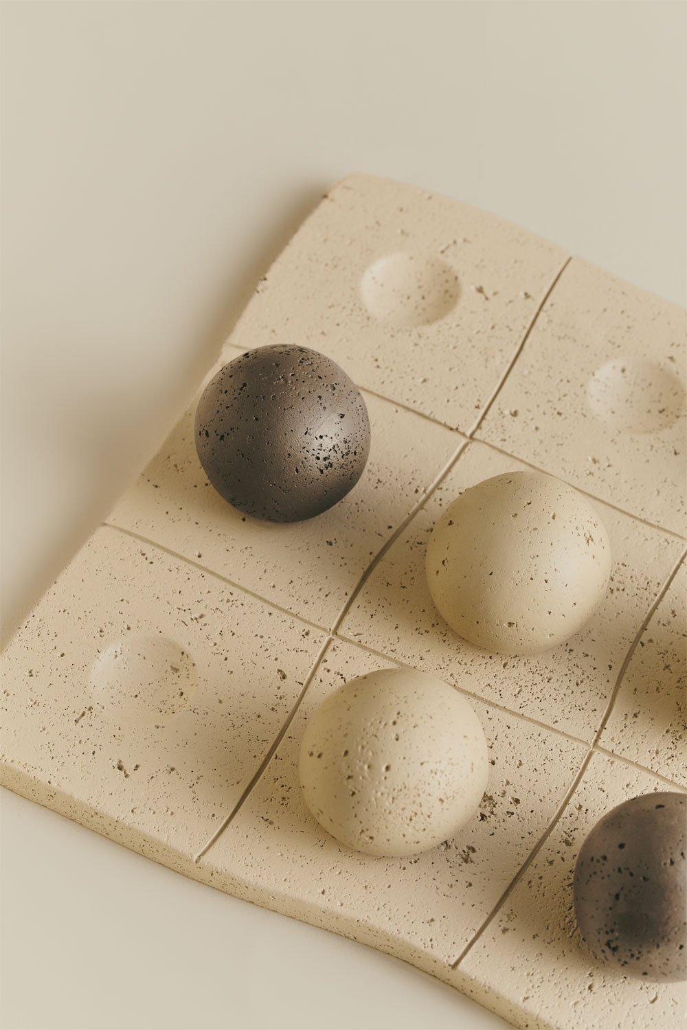Enaitz resin tic-tac-toe set, gallery image 5