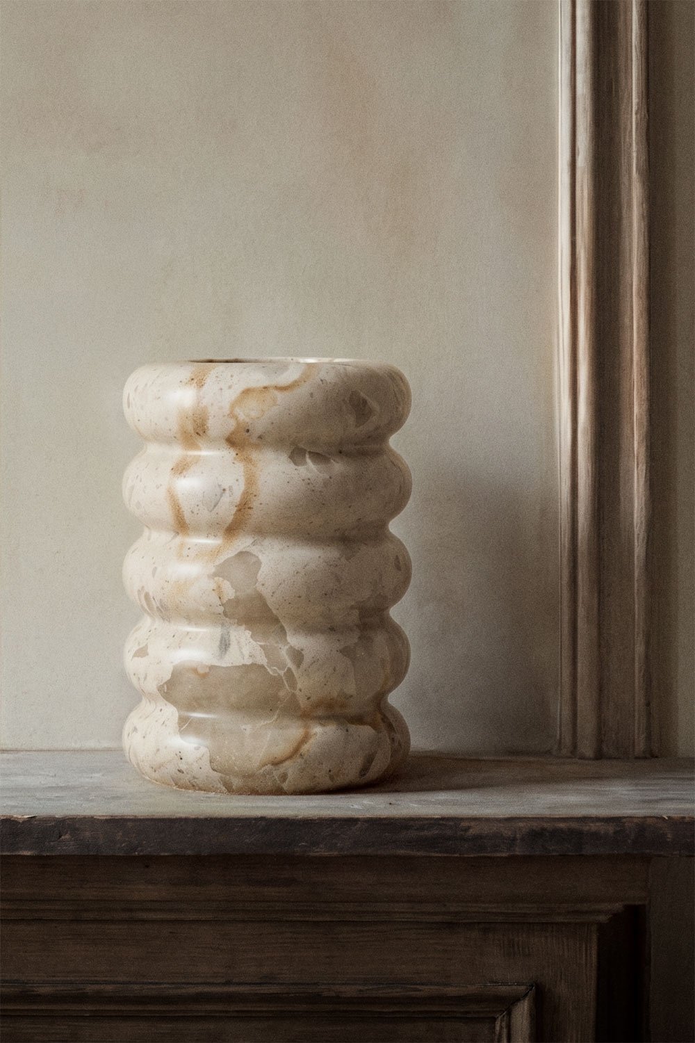 Decorative marble vase Kavere, gallery image 1