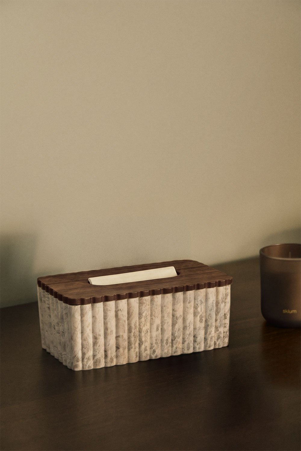 Aiseko resin tissue box, gallery image 1